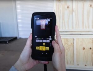 Mobile dimensioner QBoid scanning a pallet